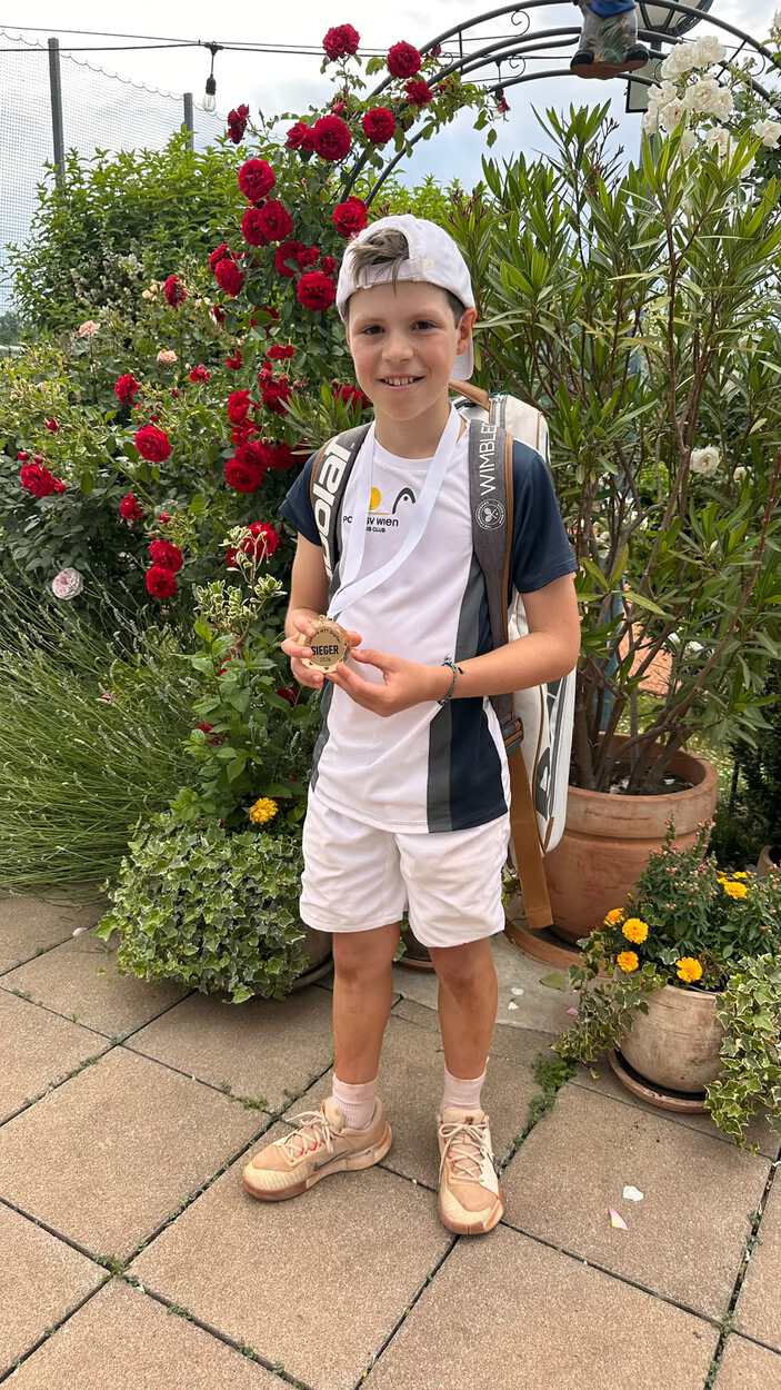 Unser Player Philipp Schnabl-Ivankov gewinnt seine Gruppe bei der BABOLAT Junior Tour